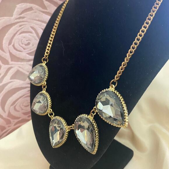 Gold tone crystal necklace with adjustable chain - Picture 2 of 5